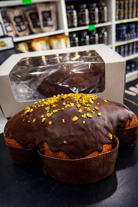 Colomba Artigianale Proteica al Cioccolato con Granella di Pistacchio